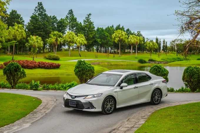 Khách Việt chia sẻ lợi ích khi mua phiên bản Toyota Hybrid