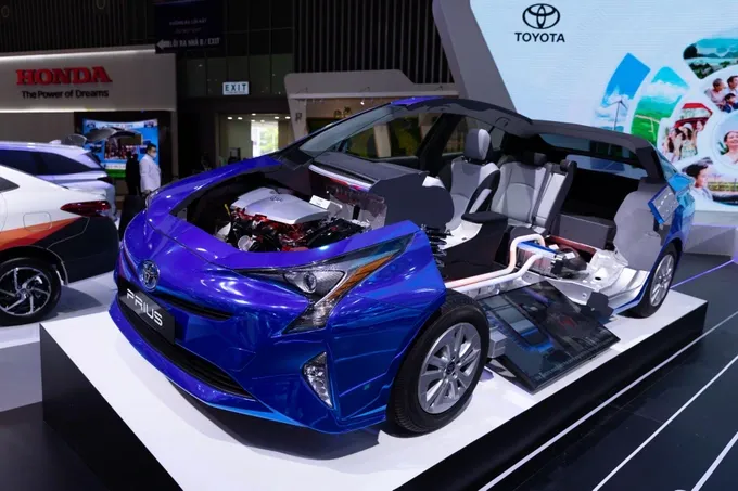 Toyota Hybrid đồng hành cùng điện hóa ô tô tại Việt Nam